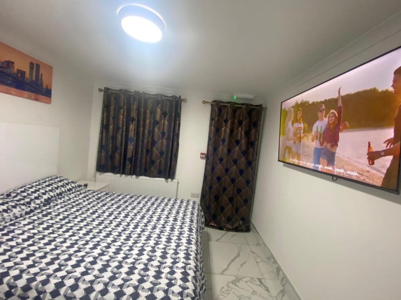 The Royal Boutique Oxford Lodge By London Sleep 6 Hayes  Exterior photo